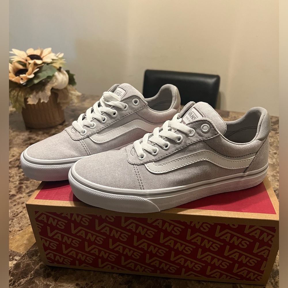 Women’s Vans Ward Lo Deluxe